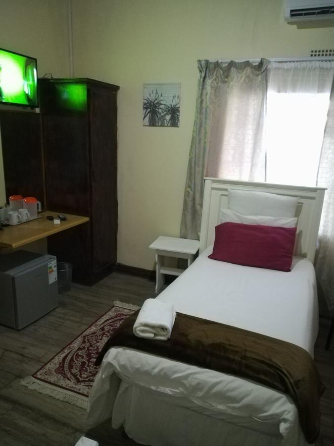 White House Lodge On Main Beaufort West Extérieur photo